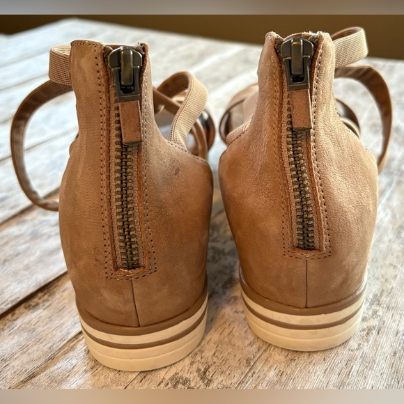 Preloved EILEEN FISHER STAR tan leather strappy zip-up wedge sandal Size 7.5 - Picture 5 of 9